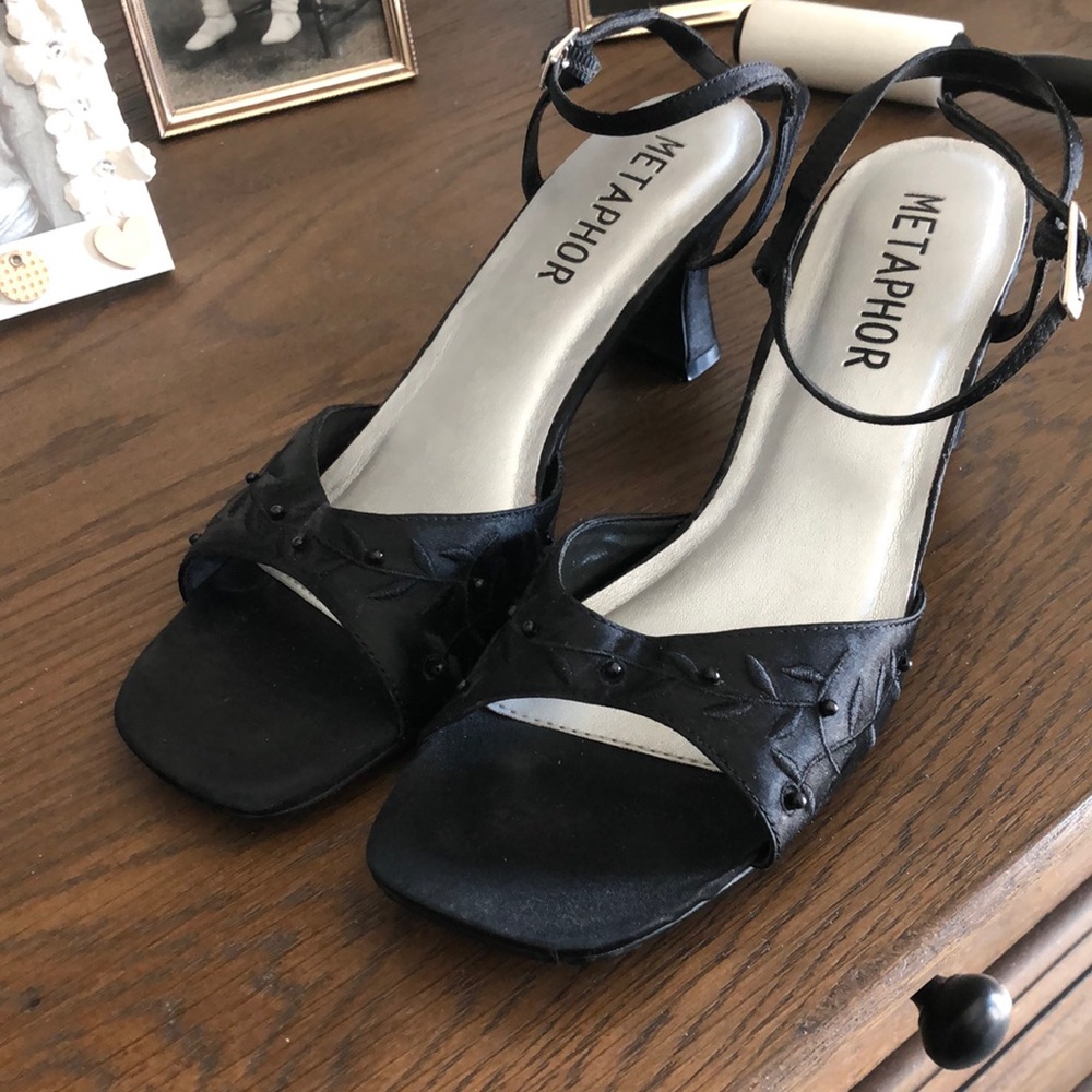 Pearl Black METAPHOR Heels